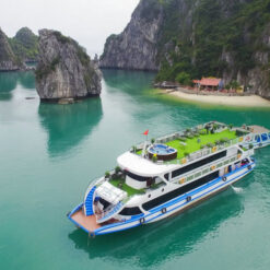 Alternative view of Du thuyền La Casta Daily
