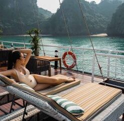 Voucher The Halong Catamaran cho ngoi tren boong