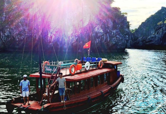 Du Thuyền Hạ Long