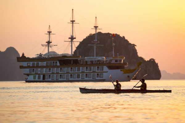Du Thuyền Dragon Legend Cruise 2 Ngày 1 Đêm 6 Du Thuyền Dragon Legend Cruise 2 Ngày 1 Đêm - Ảnh 6
