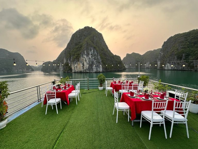 Du thuyền Sunlight Grand Khám Phá Hạ Long 1 Ngày 4 Du thuyền Sunlight Grand Khám Phá Hạ Long 1 Ngày - Ảnh 4